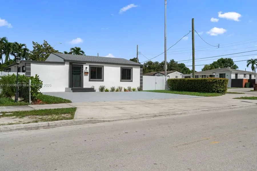 841 SE 11th Pl, Hialeah, FL 33010 - Image #2