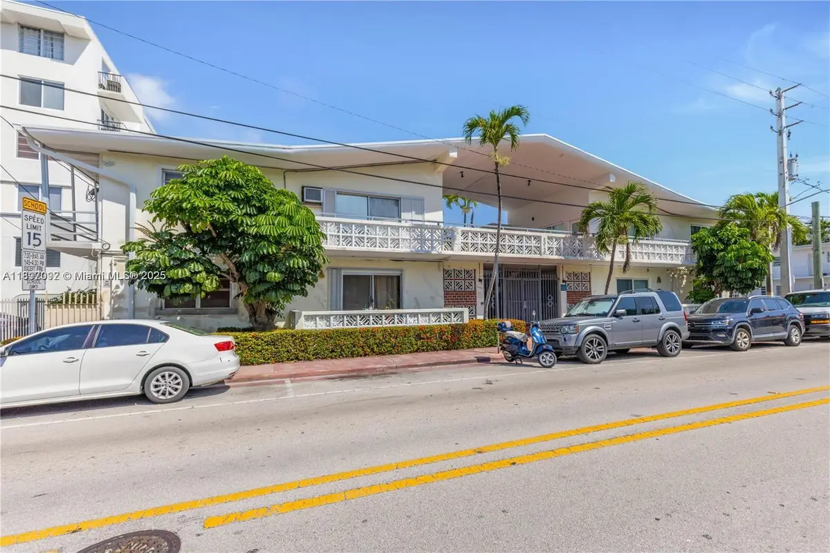 8040 Tatum Waterway Dr #7, Miami Beach, FL 33141 - Image #1