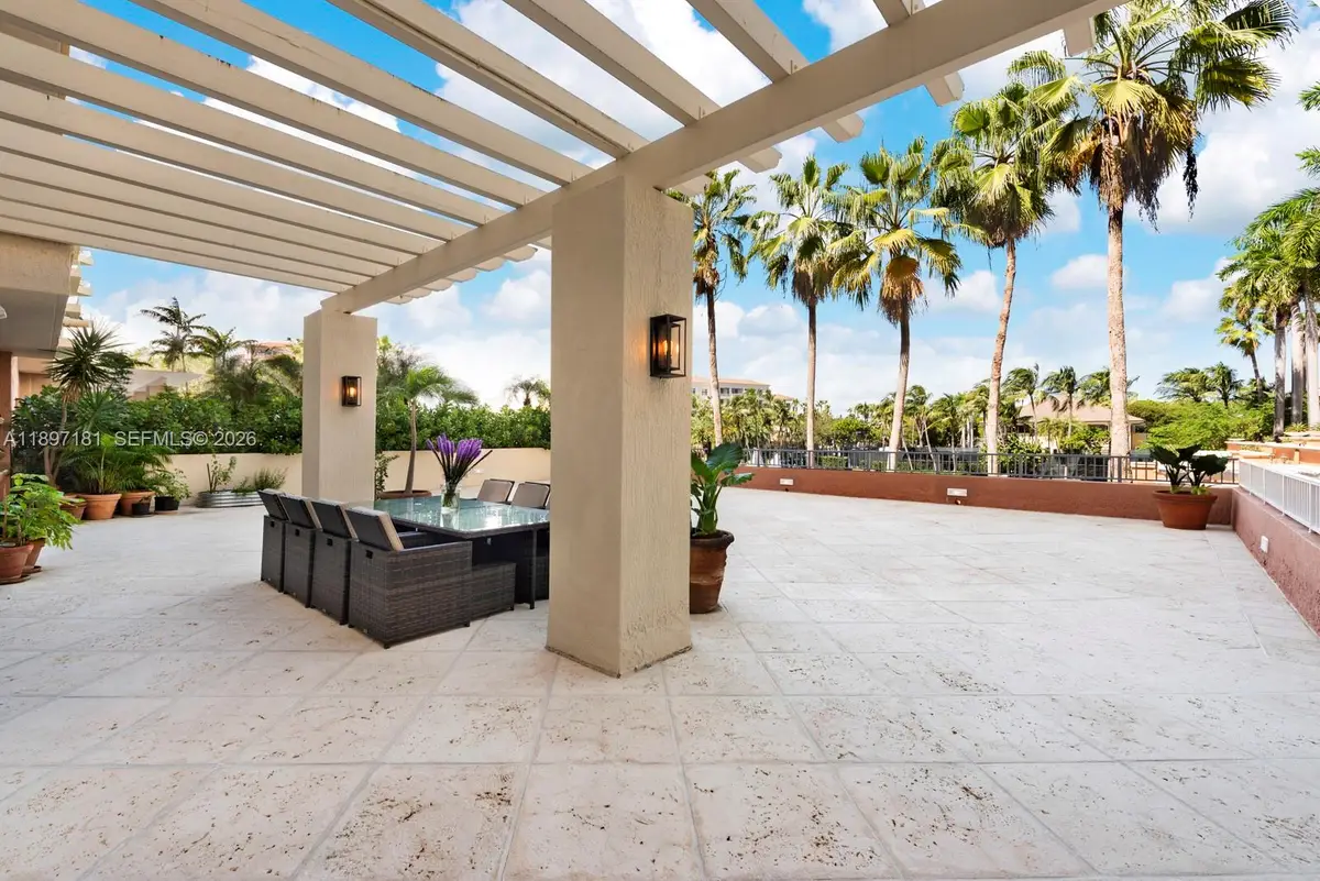 765 Crandon Blvd #102, Key Biscayne, FL 33149 - Image #1