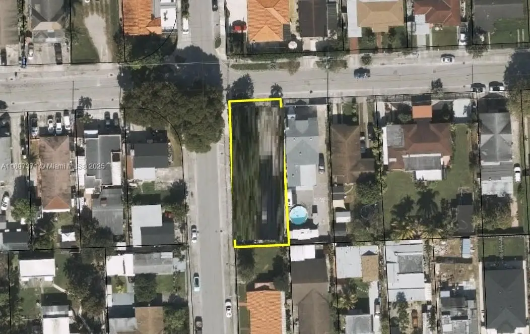 2052 NW 27th St, Miami, FL 33142 - Image #1