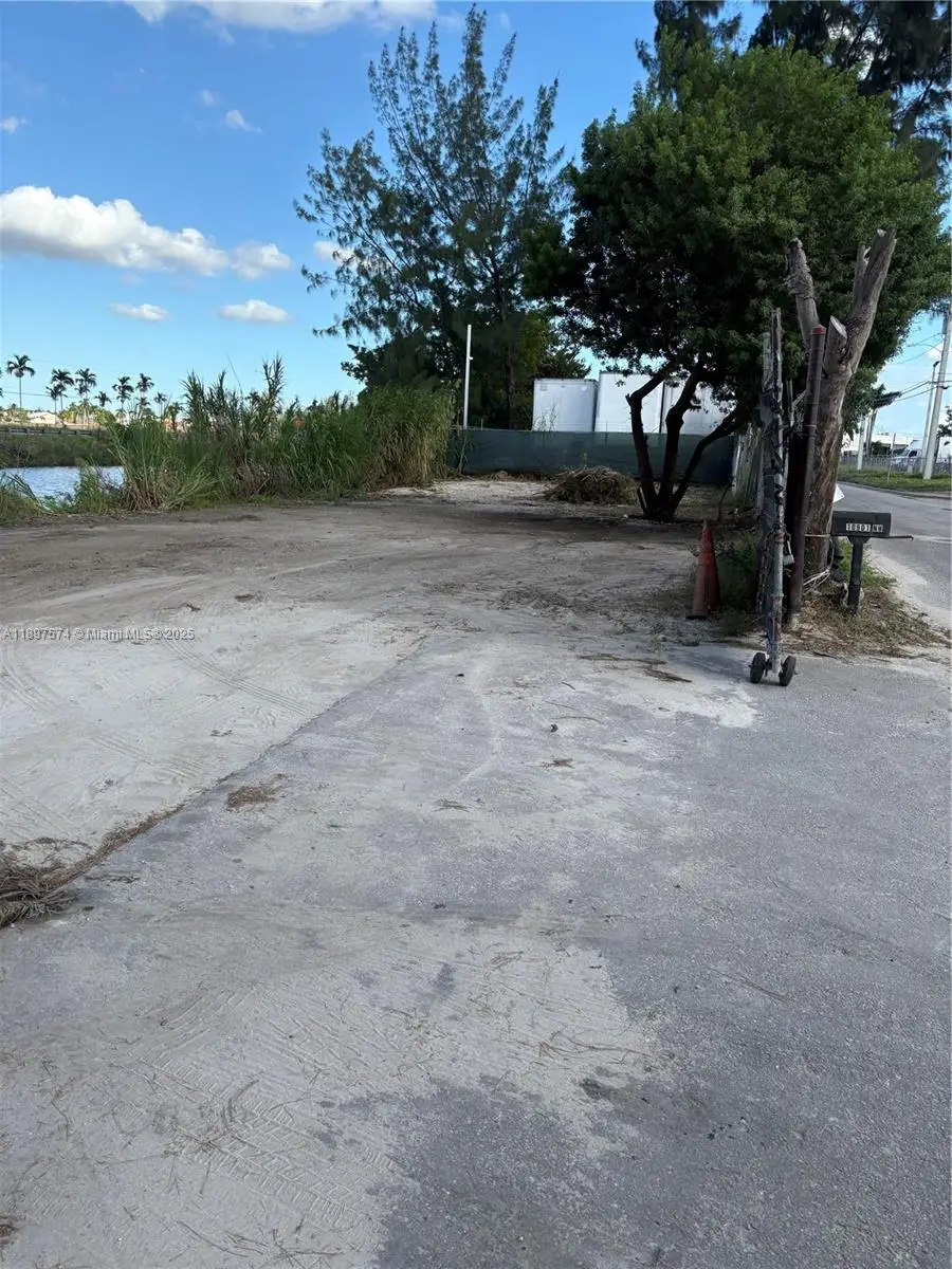 Nw South River Dr, Medley, FL 33178 - Image #2