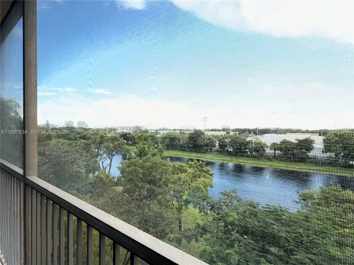 2206 S Cypress Bend Dr #508, Pompano Beach, FL 33069 - Image #1