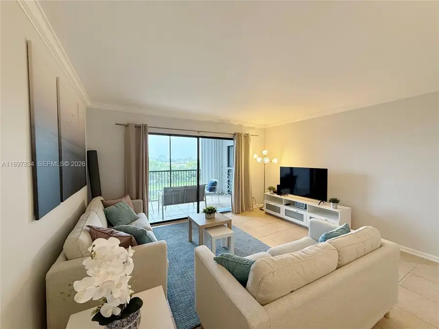 2206 S Cypress Bend Dr #508, Pompano Beach, FL 33069 - Image #2