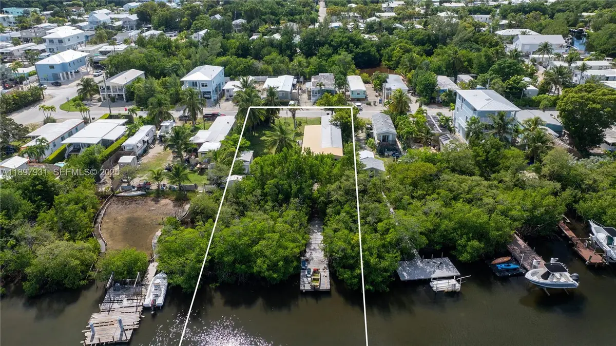 561 Gordon Cir, Key Largo, FL 33037 - Image #1