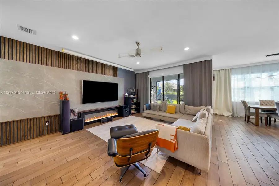 2454 Primrose Pl, Oakland Park, FL 33309 - Image #3