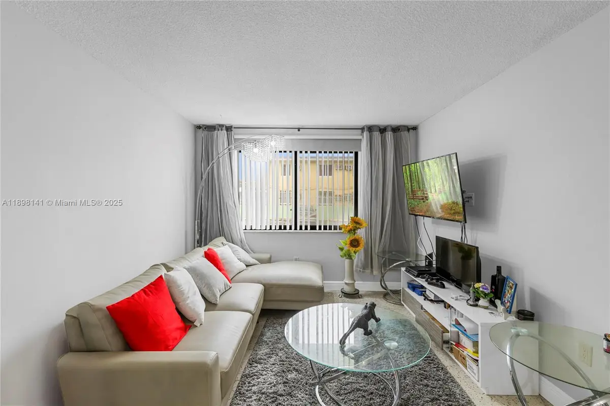 1530 SW 2nd St #106, Miami, FL 33135 - Image #1