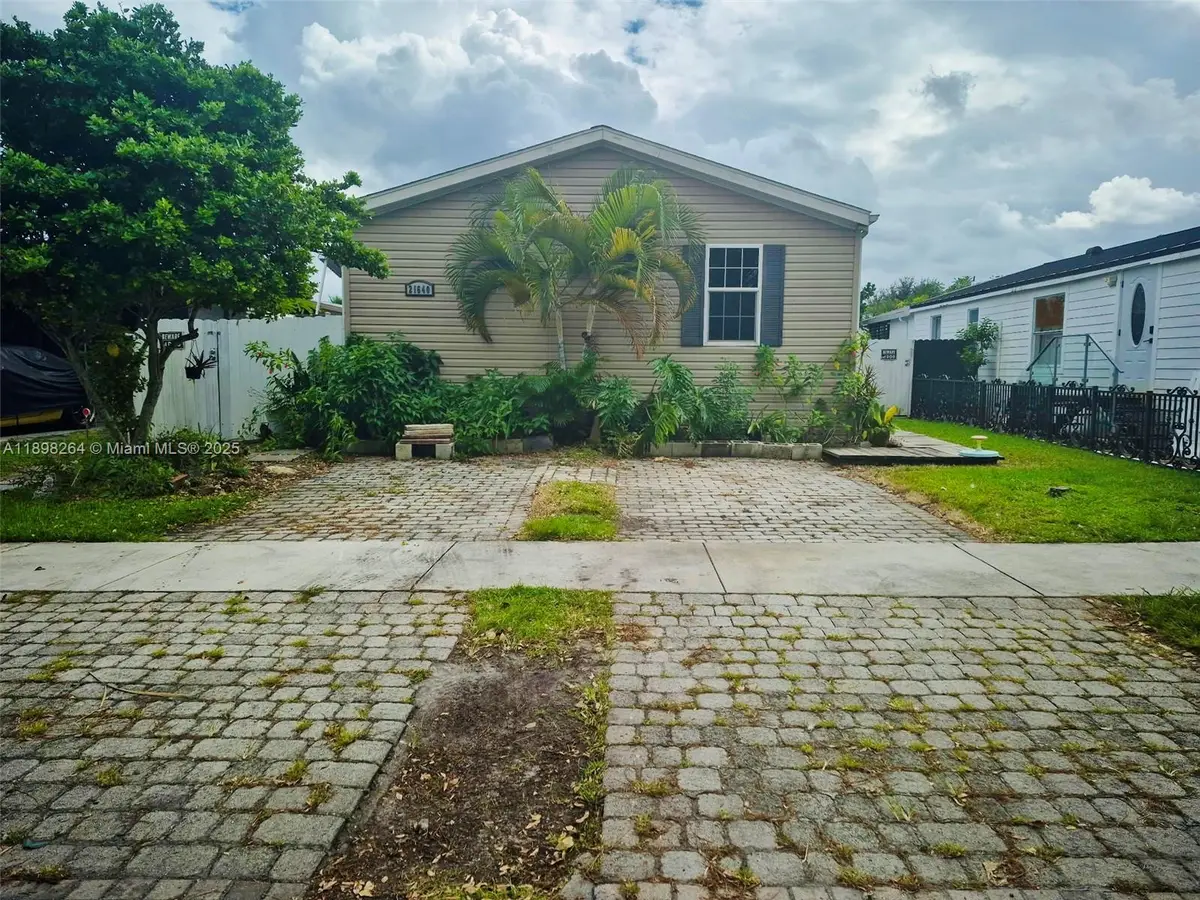 21640 NW 3rd Pl, Pembroke Pines, FL 33029 - Image #1
