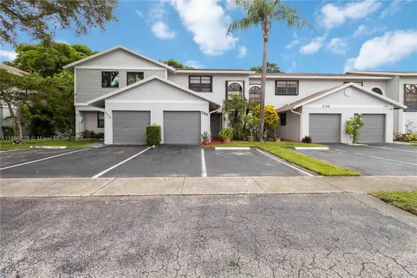 230 NW 106th Ter, Pembroke Pines, FL 33026