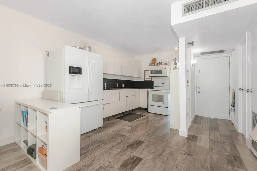 3401 N Country Club Dr #117, Aventura, FL 33180 - Image #2