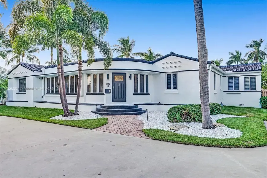 725 Harrison St, Hollywood, FL 33019 - Image #2