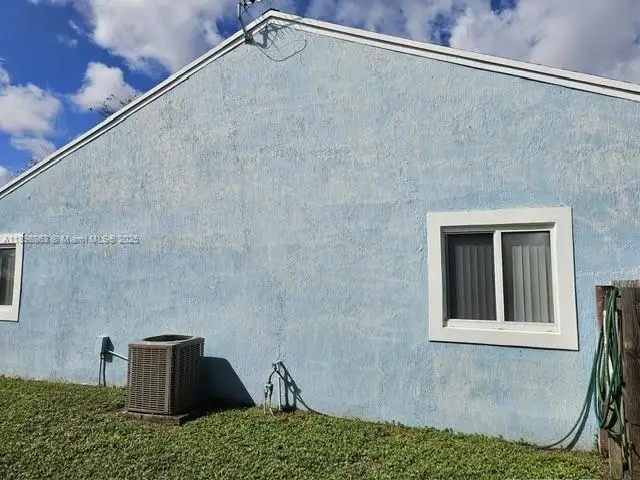 8660 SW 14th St, Pembroke Pines, FL 33025 - Image #2