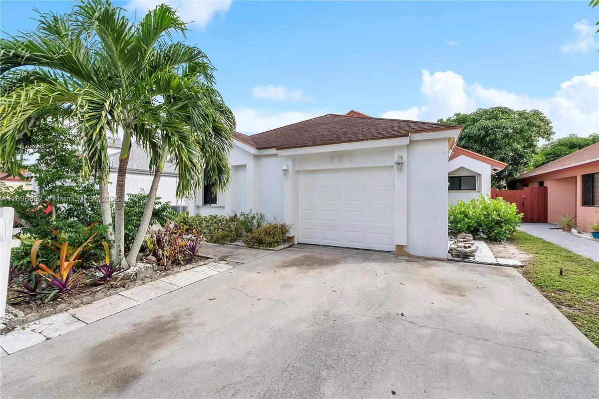 823 E Palm Run Dr, North Lauderdale, FL 33068 - Image #1