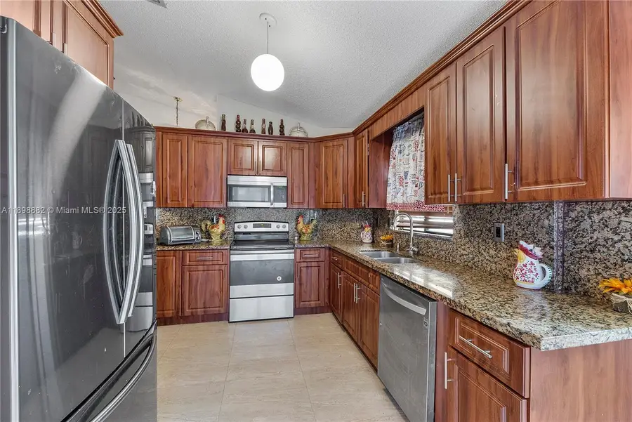 823 E Palm Run Dr, North Lauderdale, FL 33068 - Image #3