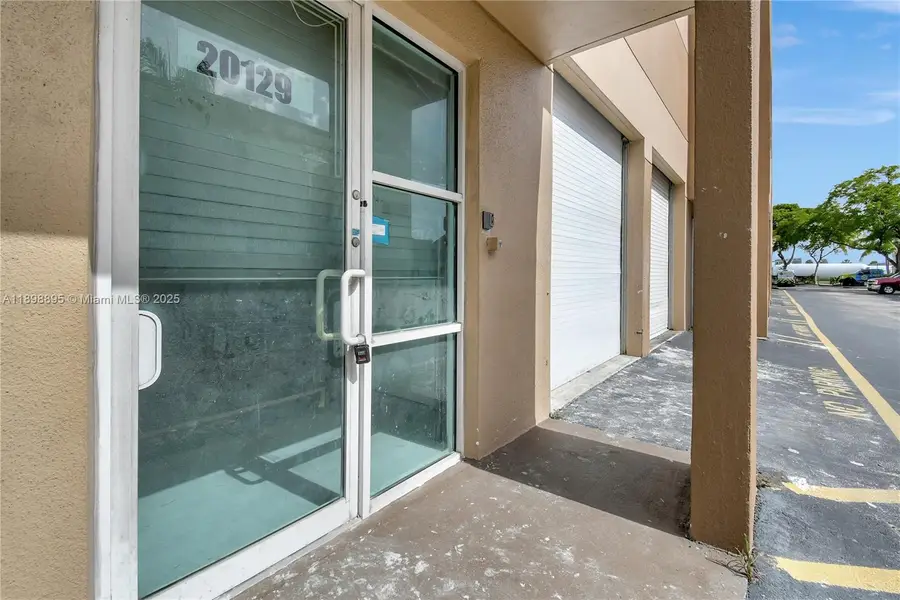 20129 NE 16th Pl, Miami, FL 33179 - Image #3