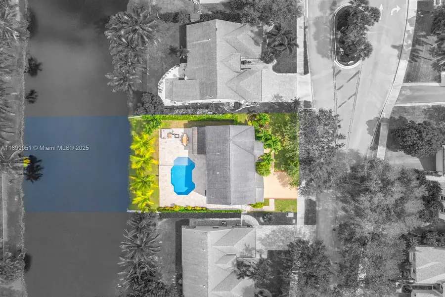 10045 Grove Ln, Cooper City, FL 33328 - Image #2
