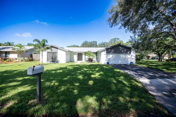 3904 W Sailboat Dr, Cooper City, FL 33026