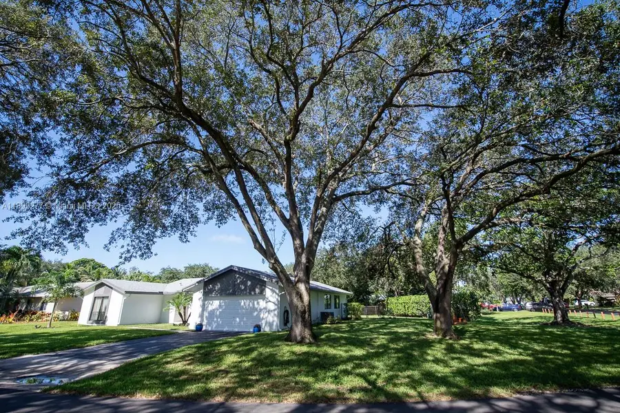 3904 W Sailboat Dr, Cooper City, FL 33026 - Image #2