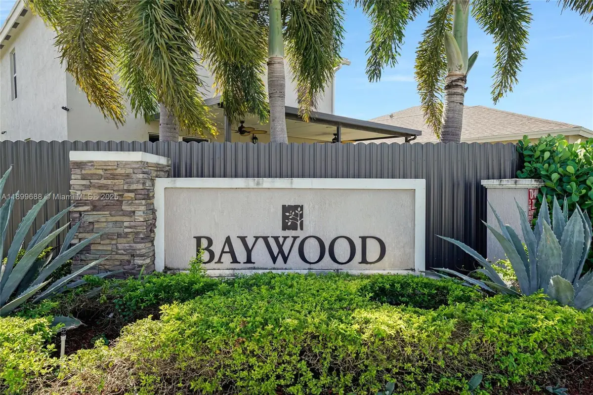 572 NE 6th Pl, Homestead, FL 33034 - Image #1