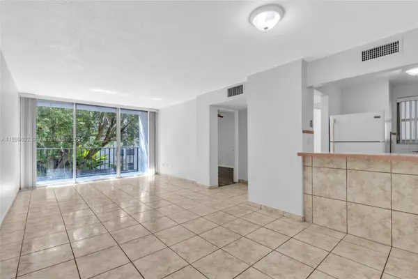 210 Fontainebleau Blvd #210, Miami, FL 33172
