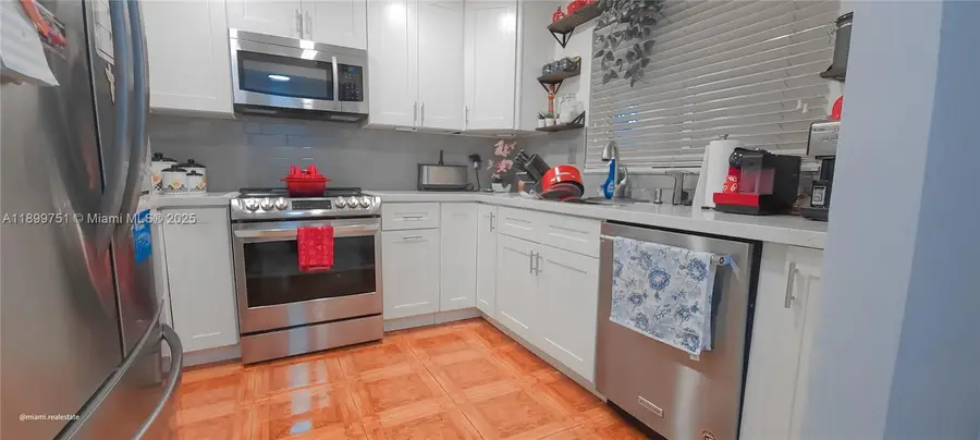 1080 Del Lago Cir #201, Sunrise, FL 33313 - Image #3