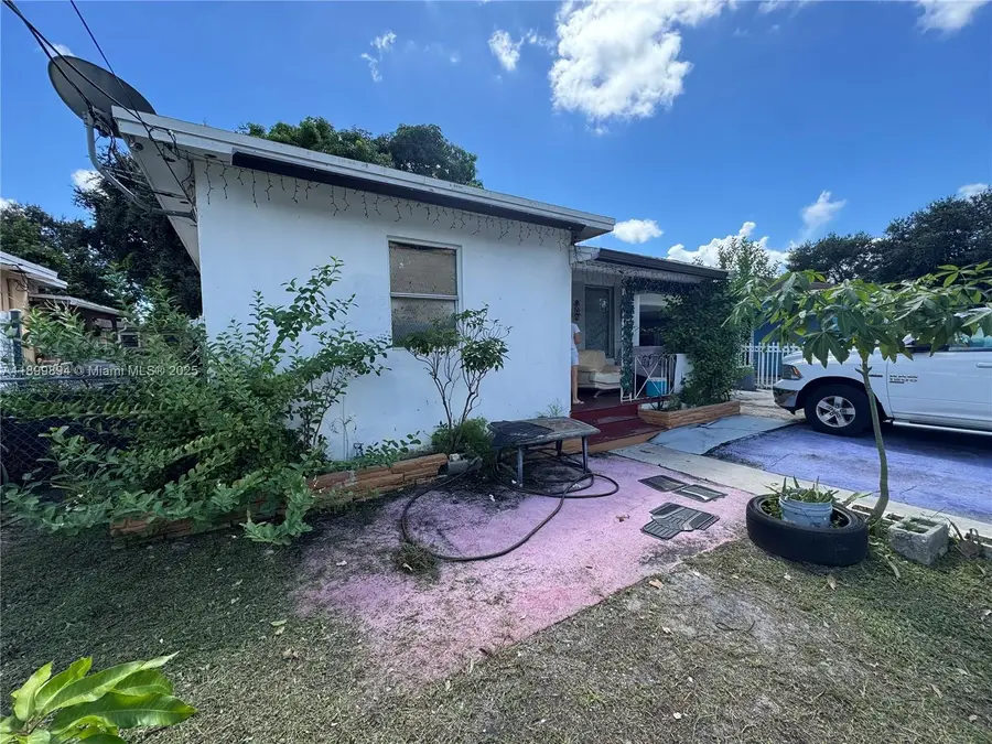 3274 NW 50th St, Miami, FL 33142 - Image #2