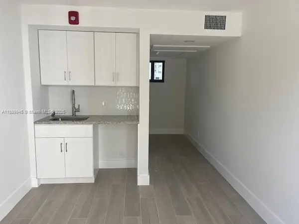 20281 E Country Club Dr #CAB16, Aventura, FL 33180