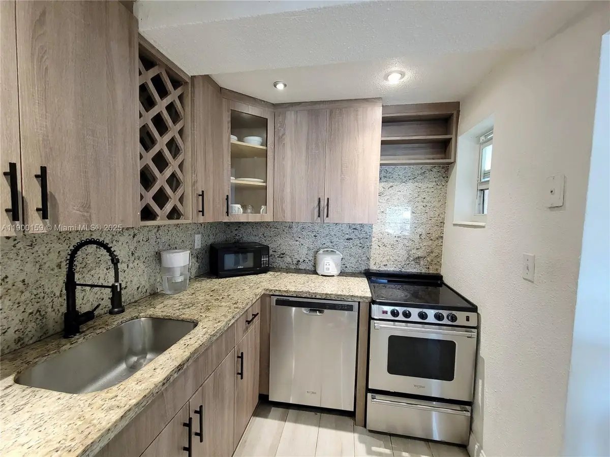 8609 SW 68th Ct #5, Pinecrest, FL 33156 - Image #1