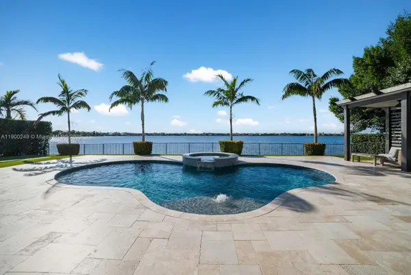 8445 E Watercrest Cir E, Parkland, FL 33076