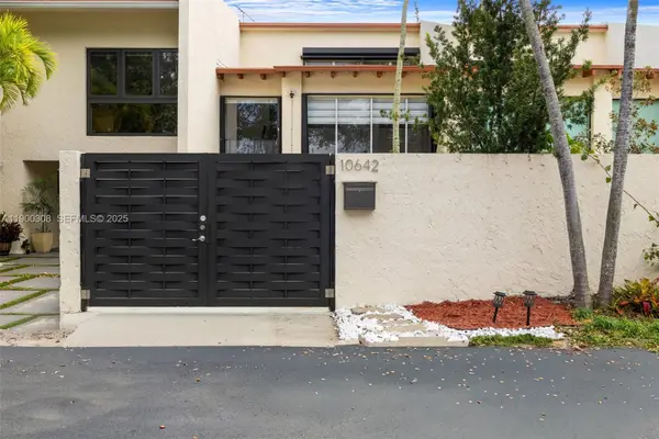 10642 SW 79th Ter, Miami, FL 33173