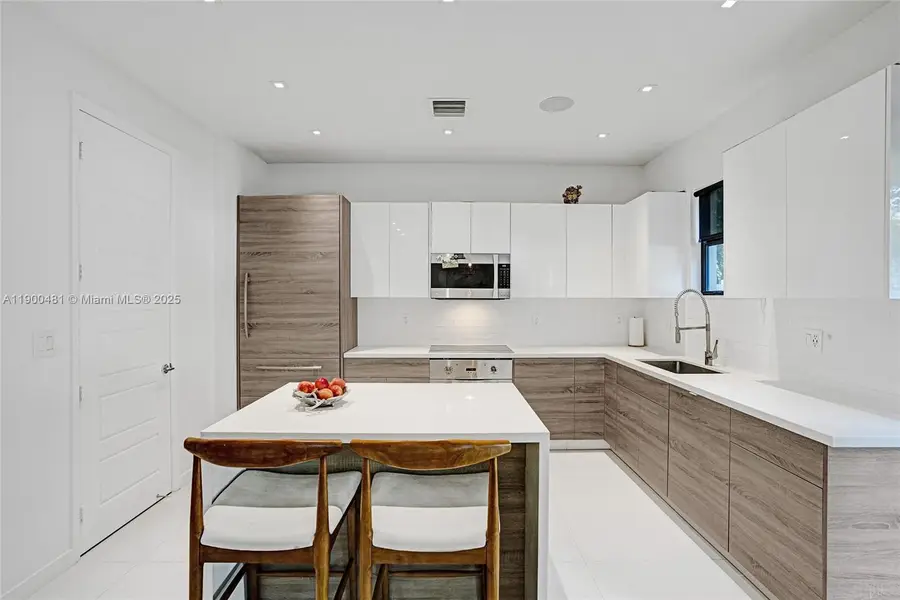 650 NE 193rd Ter, Miami, FL 33179 - Image #2