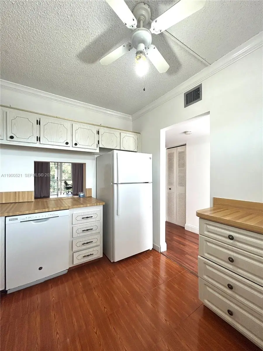 6005 Del Lago Cir #210, Sunrise, FL 33313 - Image #2