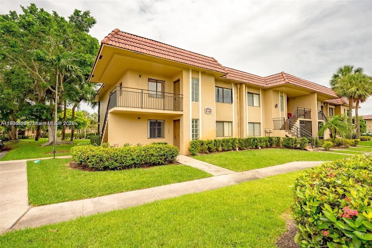 350 Lakeview Dr #201, Weston, FL 33326 - #1