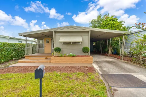 8360 SW 21st St, Davie, FL 33324