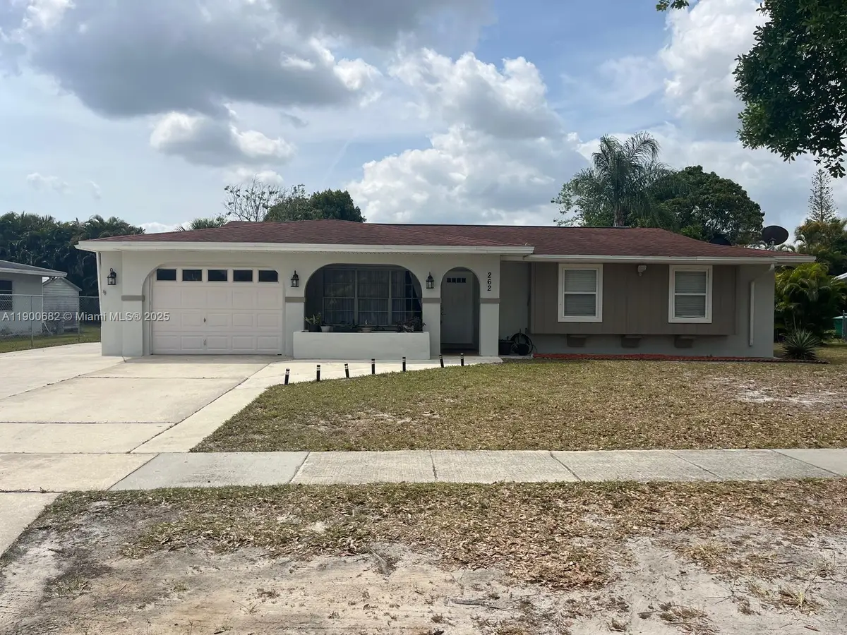 262 NE Floresta Dr, Port Saint Lucie, FL 34983 - Image #1
