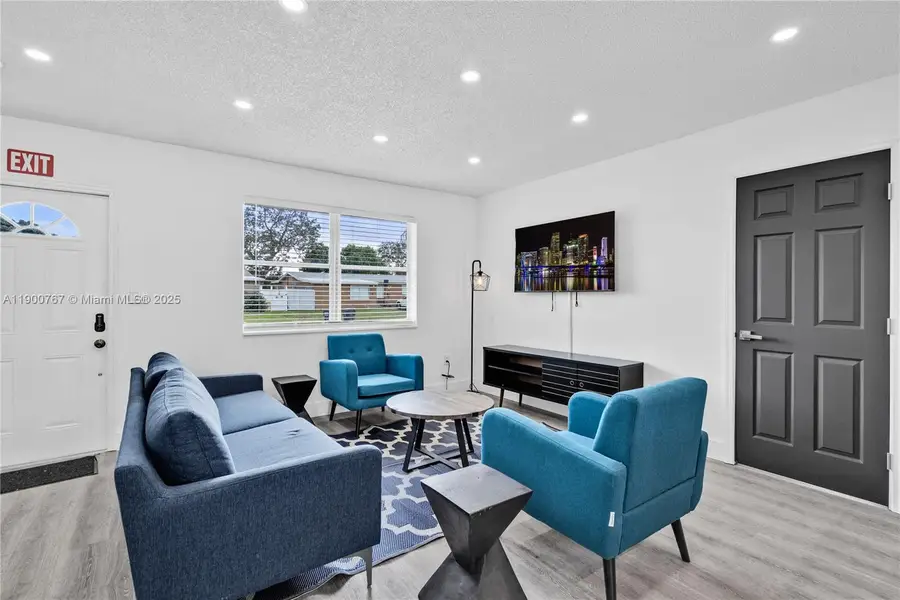 7471 Hope St, Hollywood, FL 33024 - Image #2