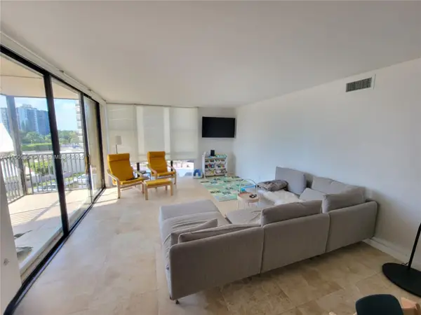 20379 W Country Club Dr #539, Aventura, FL 33180