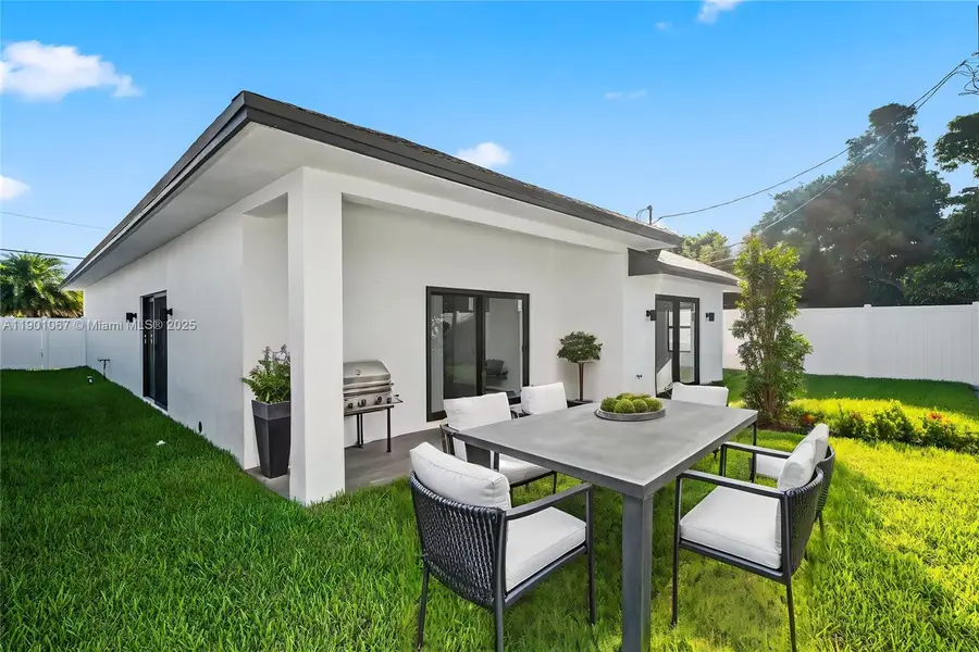 1041 W Lakewood Rd, West Palm Beach, FL 33405 - Image #2