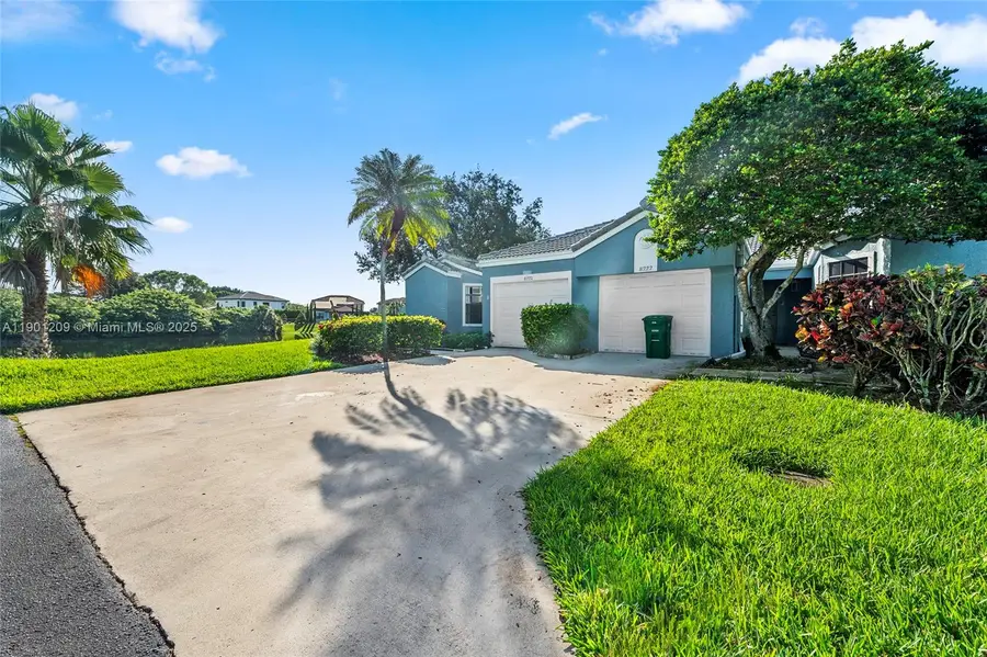 8220 Waterford Ln, Tamarac, FL 33321 - Image #2