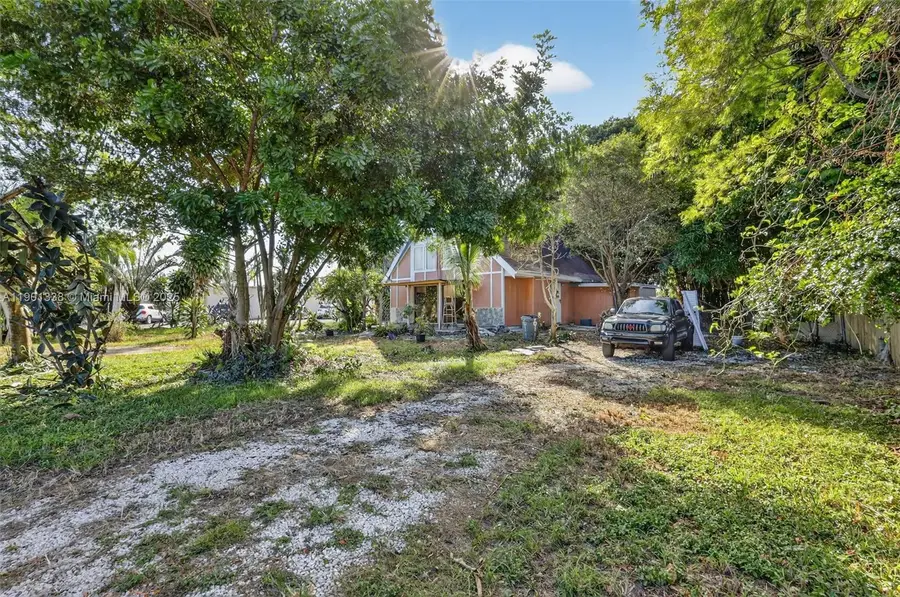 611 Broward Ave, Greenacres, FL 33463 - #2