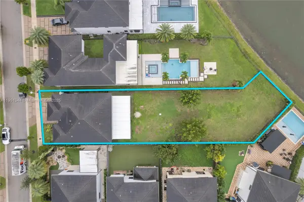 8822 NW 161st Ter, Miami Lakes, FL 33018