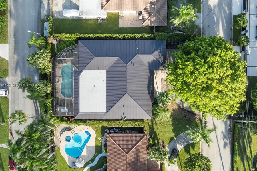 1141 N Northlake Dr, Hollywood, FL 33019 - Image #2