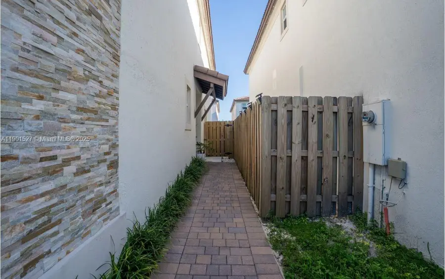 2372 NW 130th Ter, Miami, FL 33167 - Image #2