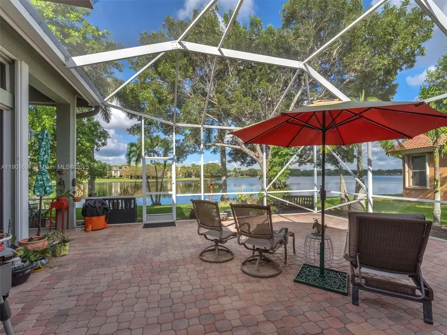 302 NW 120th Dr, Coral Springs, FL 33071 - Image #2