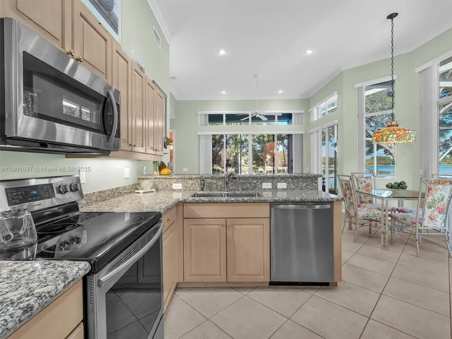 302 NW 120th Dr, Coral Springs, FL 33071 - Image #3