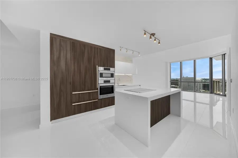 851 NE 1st Ave #2106, Miami, FL 33132 - Image #2