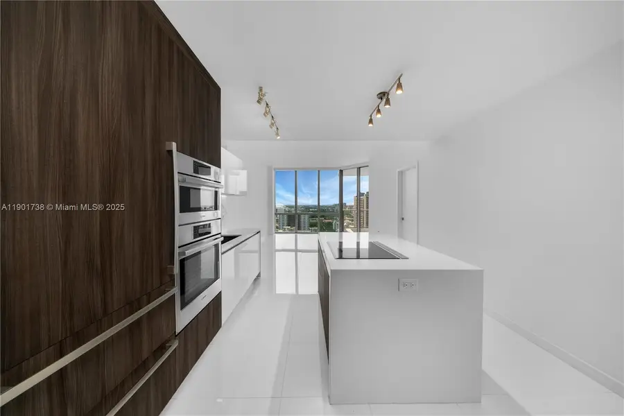 851 NE 1st Ave #2106, Miami, FL 33132 - Image #3