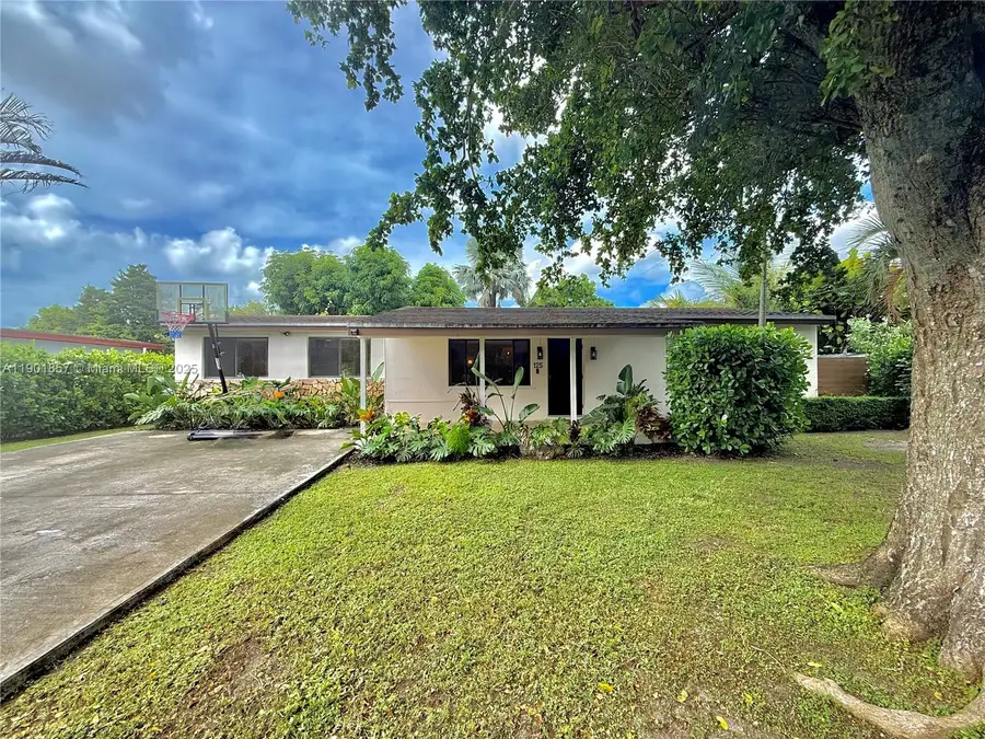 125 NE 150th St, Miami, FL 33161 - Image #2