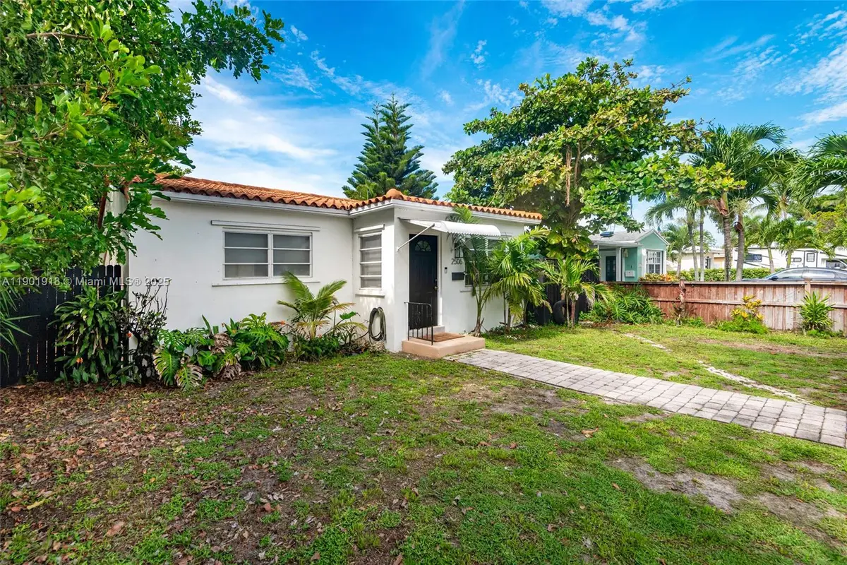 2506 Harding St, Hollywood, FL 33020 - Image #1