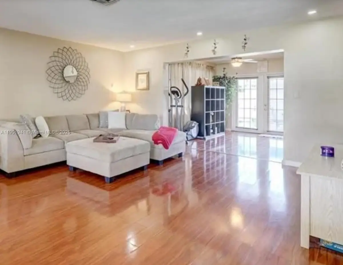 8520 NW 10th St, Pembroke Pines, FL 33024 - Image #1