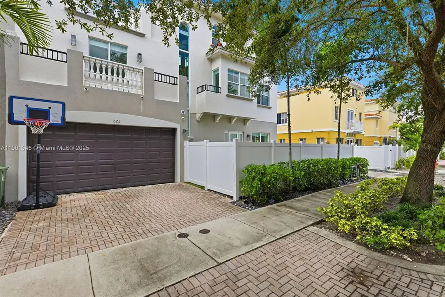623 NE 11th Ave, Fort Lauderdale, FL 33304 - Image #2